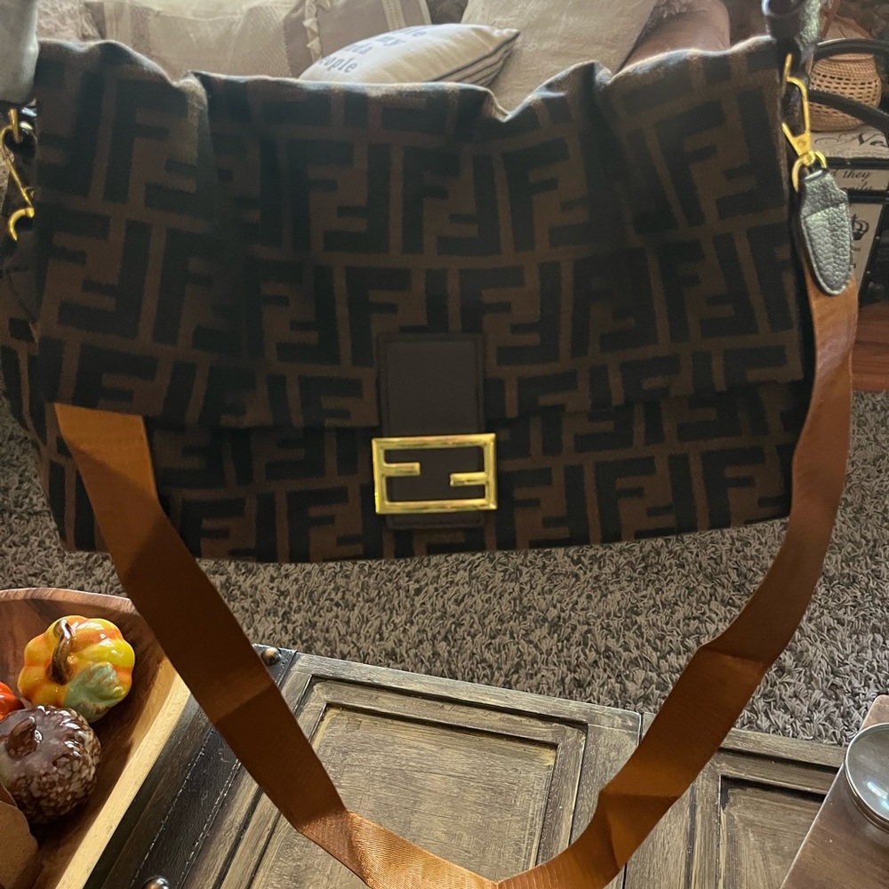 Fendi Two piece bundle wallet and bag and they are GORGEOUSSSS - Picture 9 of 16
